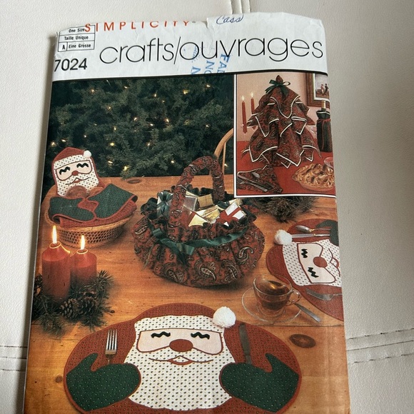 5/$25 SIMPLICITY 7024 Festive Paisley Christmas Tree Table Topper 🪡 - Picture 5 of 6